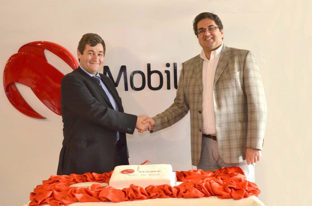 Bilal Munir Sheikh, Chief Commercial Officer Mobilink and Gabriele Sgariglia , Chief Technological Officer Mobilink at the 3G-ready network ceremony